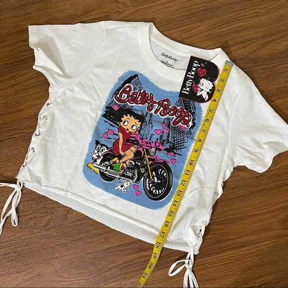 💥SOLD in store💥 Betty Boop Biker Babe Lace-Up Crop Top Size Large - Picture 10 of 12